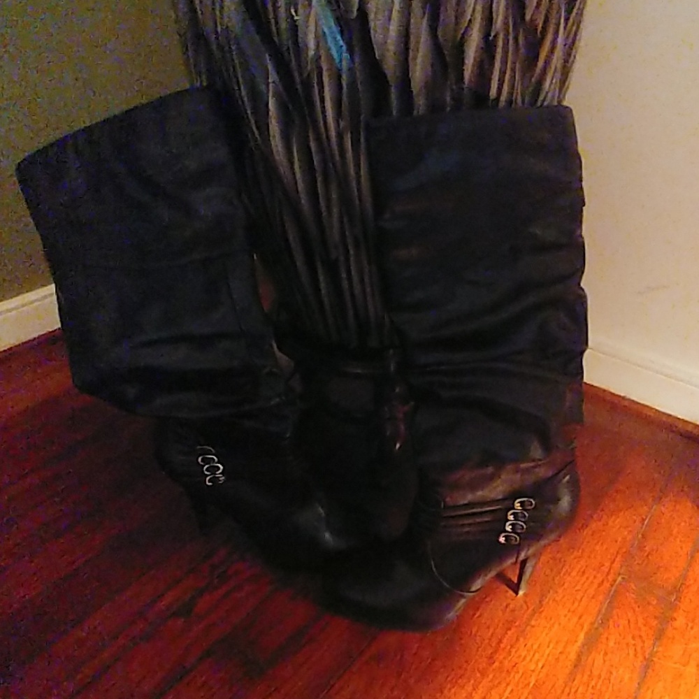 Boots - Picture 2 of 3